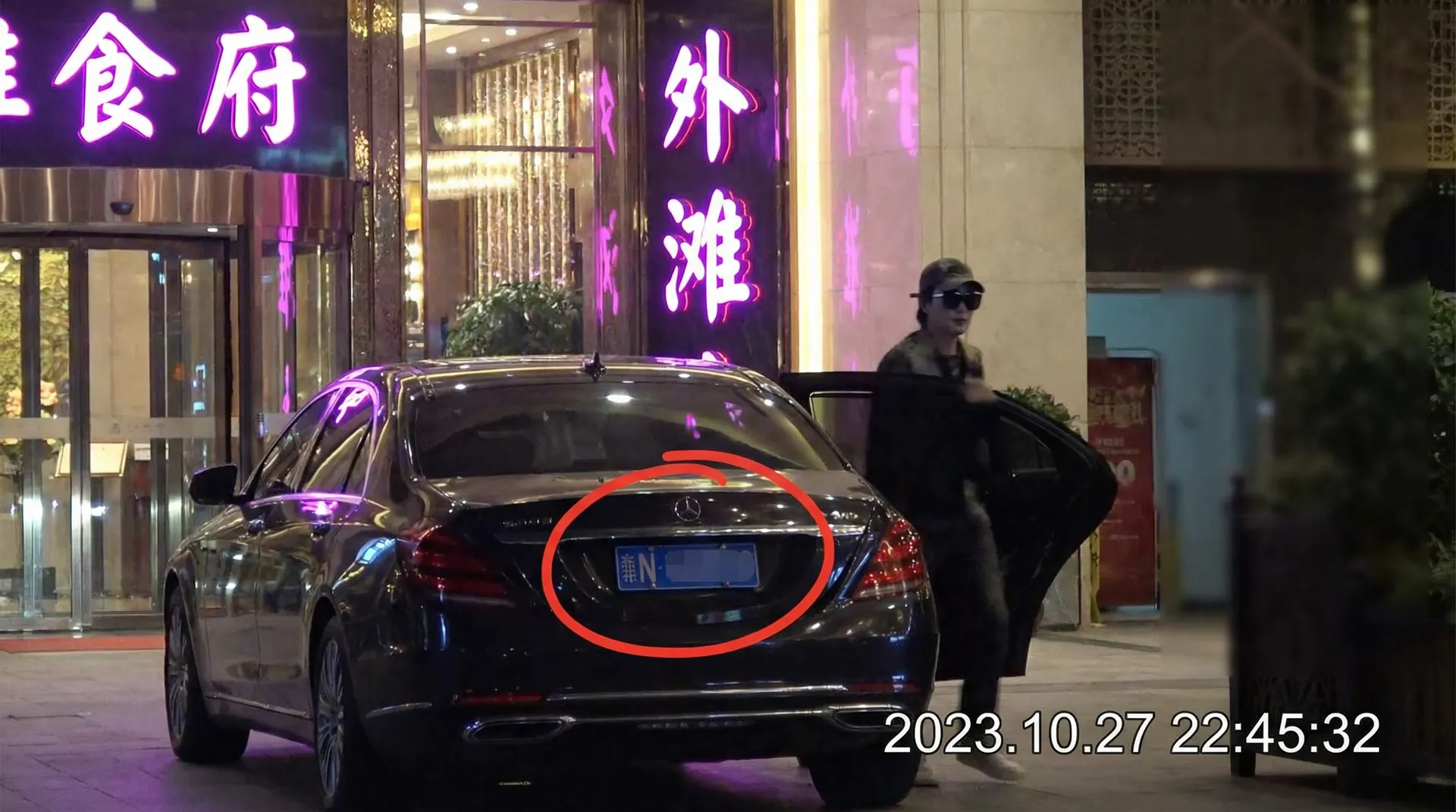 吃瓜官网最新入口-吃瓜官网实时更新_精品吃瓜官网资讯大全 - 豪车餐厅外偷拍